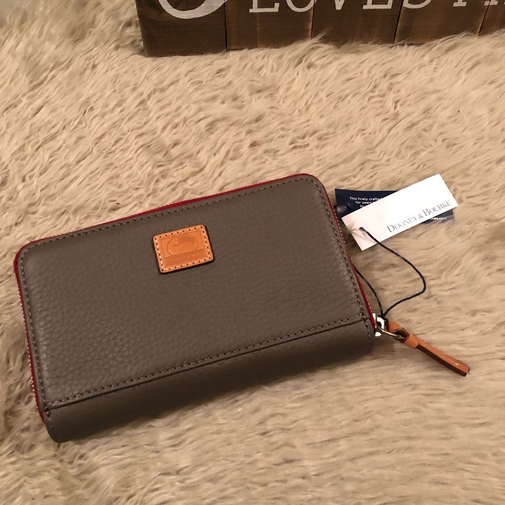 Dooney and Bourke zipper wallet